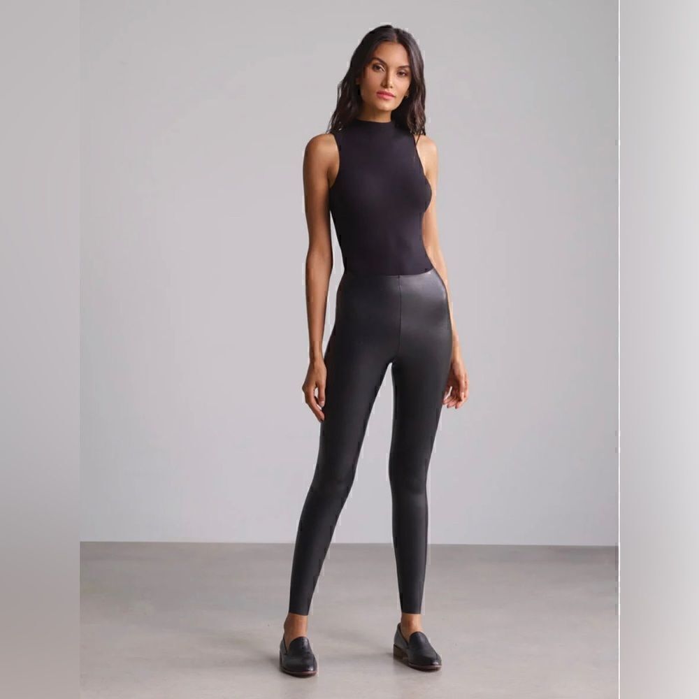 Commando faux leather 7/8 black leggings pants size M